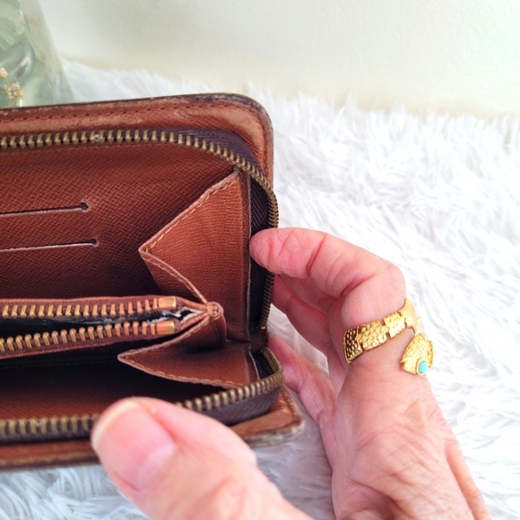 Louis Vuitton Zipper Wallet - Picture 7 of 16